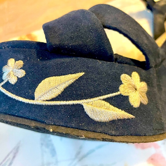 NAVY BLUE SUEDE EMBROIDERED PLATFORM SHOES W TIE BUCKLE 3”PLATFORMS N 5” HEELS - Picture 7 of 16